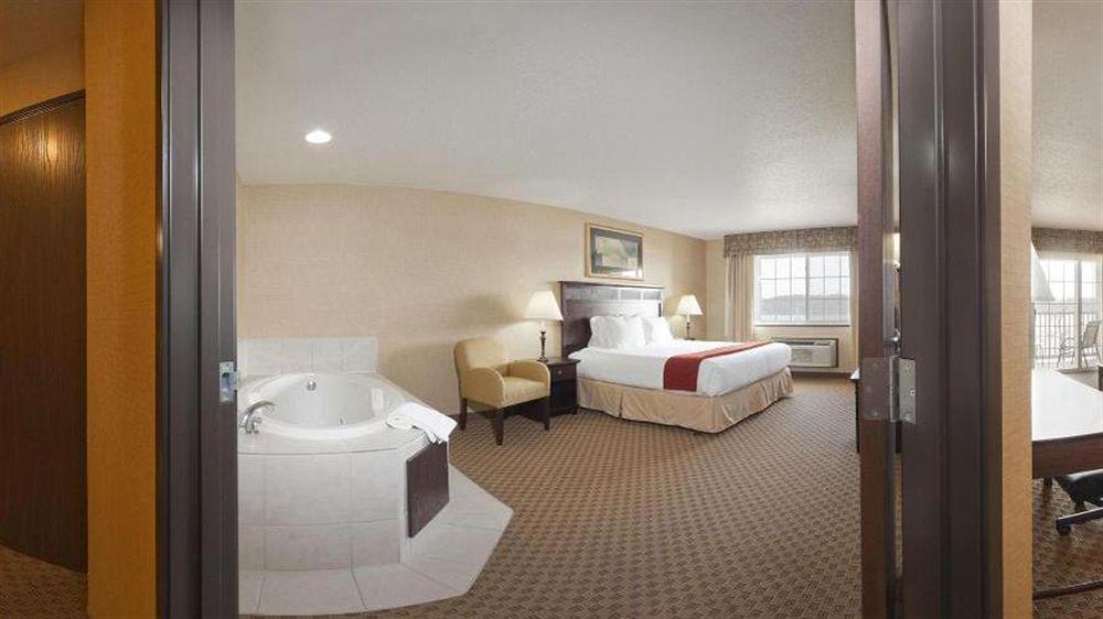 Holiday Inn Express Le Claire Riverfront-Davenport By Ihg Zewnętrze zdjęcie