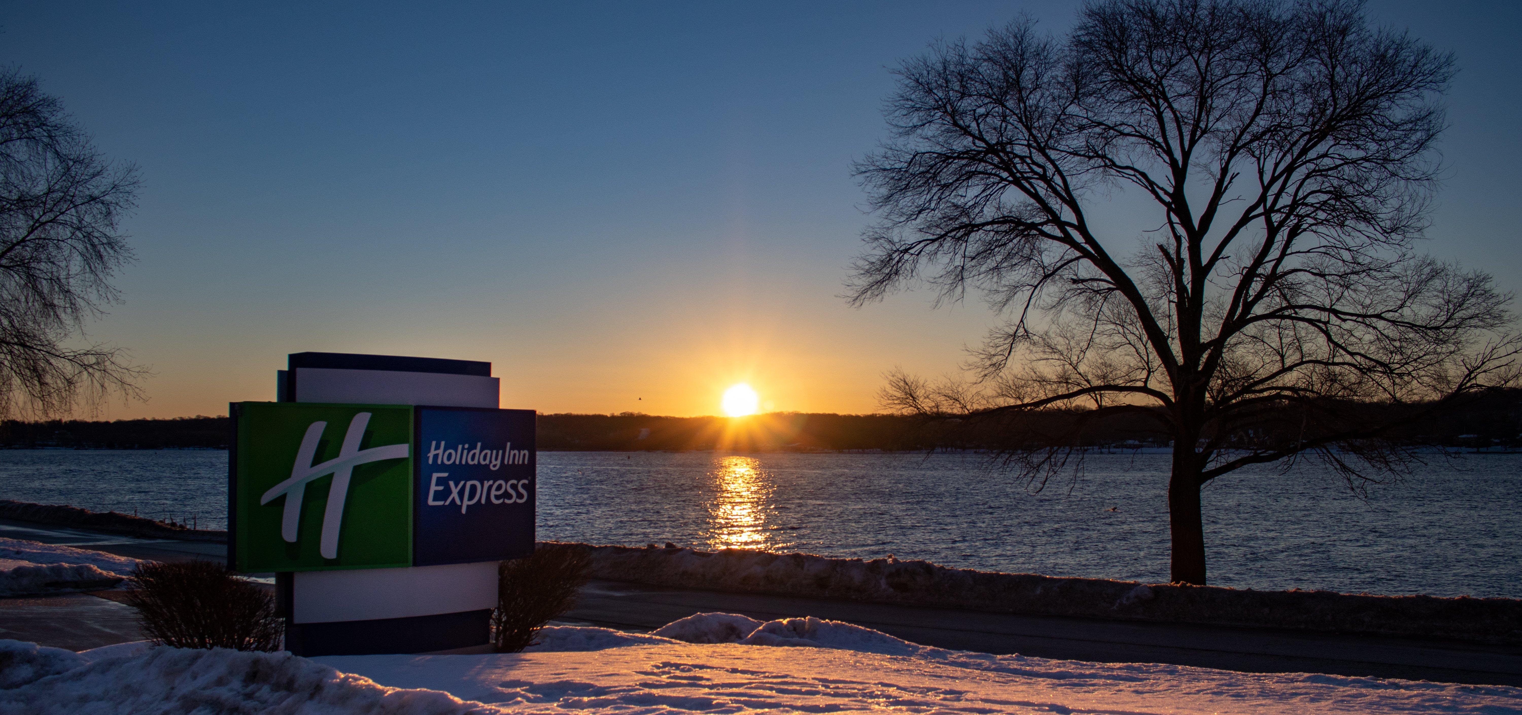 Holiday Inn Express Le Claire Riverfront-Davenport By Ihg Zewnętrze zdjęcie