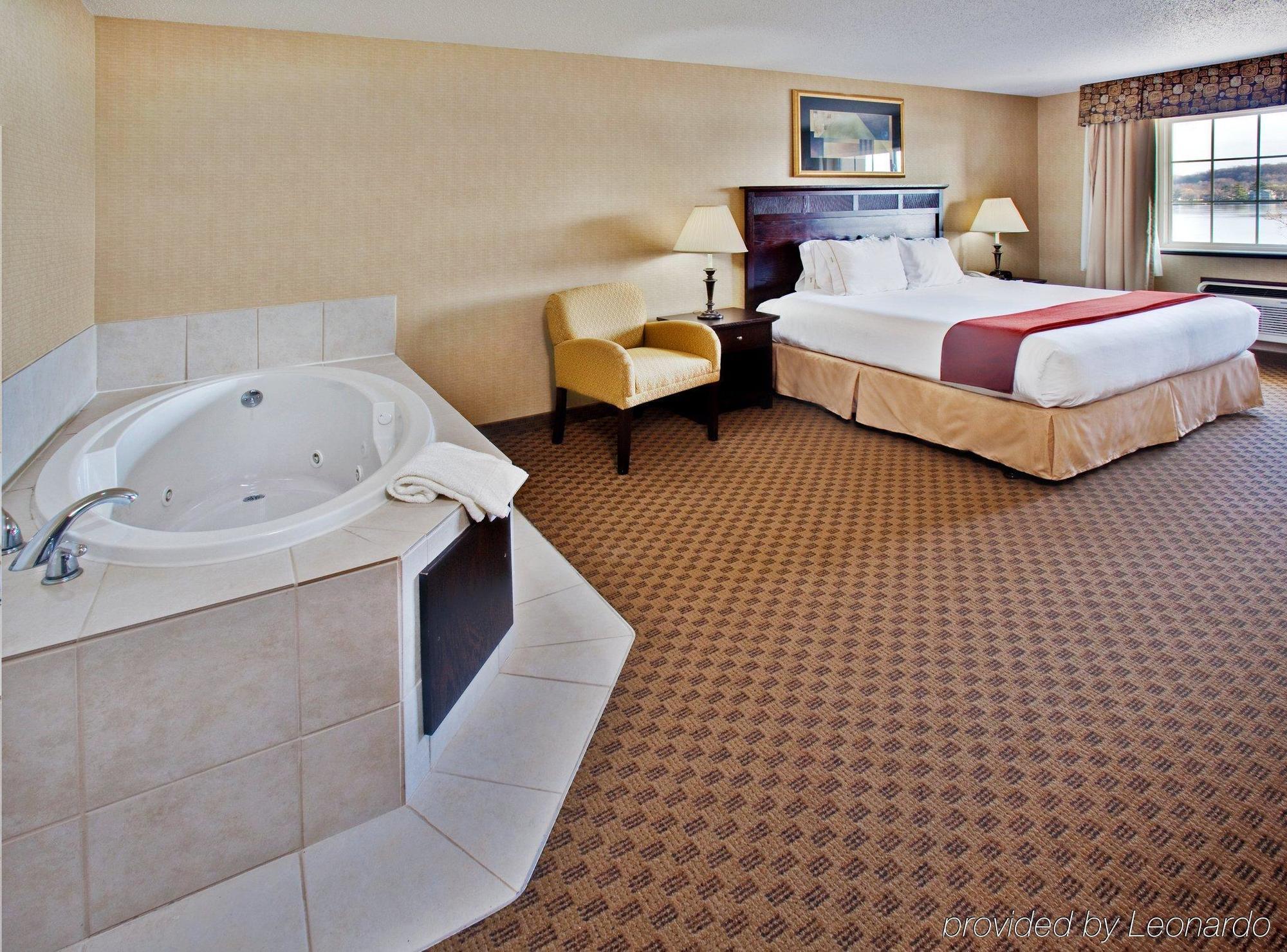 Holiday Inn Express Le Claire Riverfront-Davenport By Ihg Zewnętrze zdjęcie